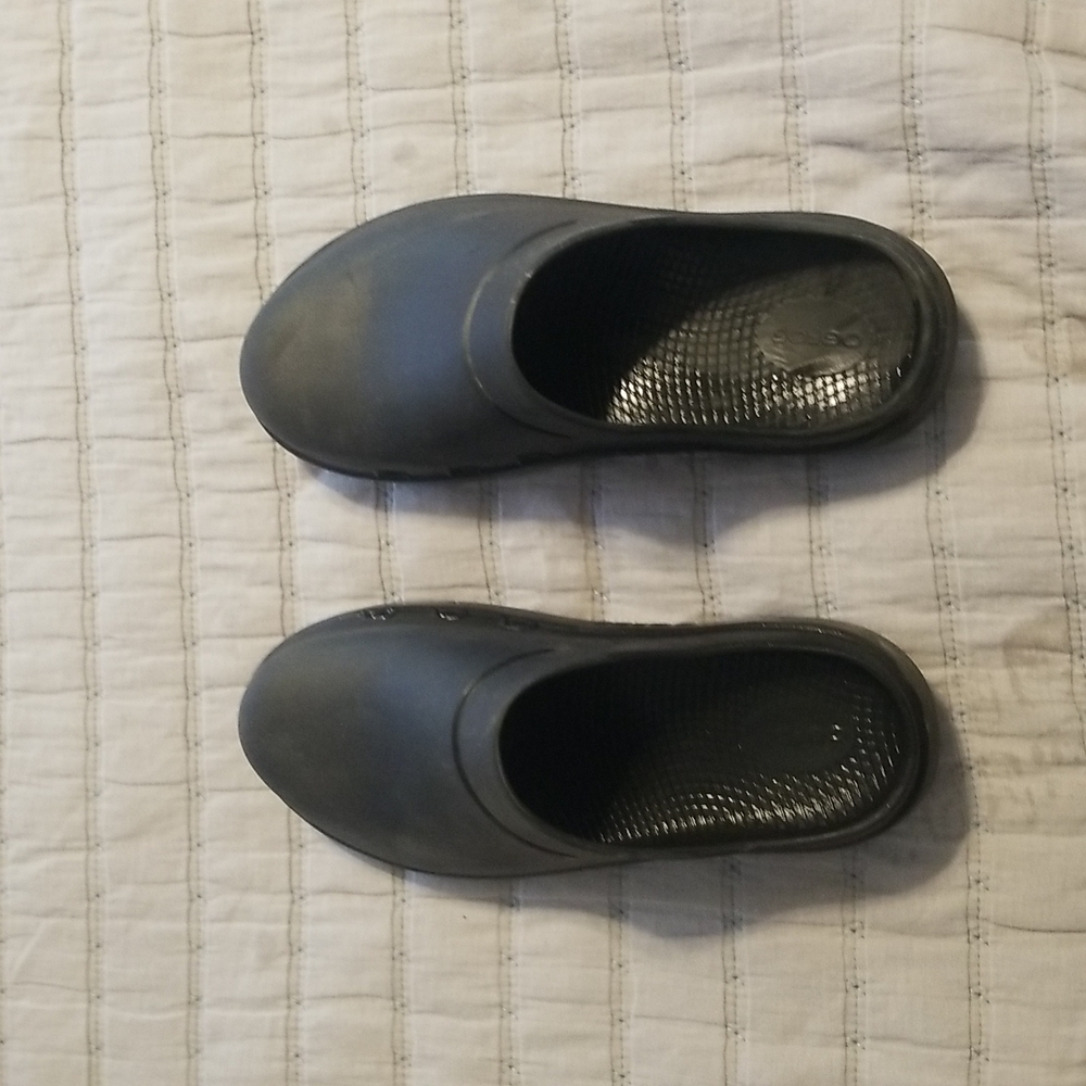 Oofos Black GUC Mens 8/ Womens 10 EU 41